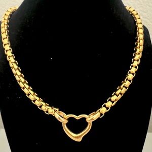 🌸 Silver Heart Necklace